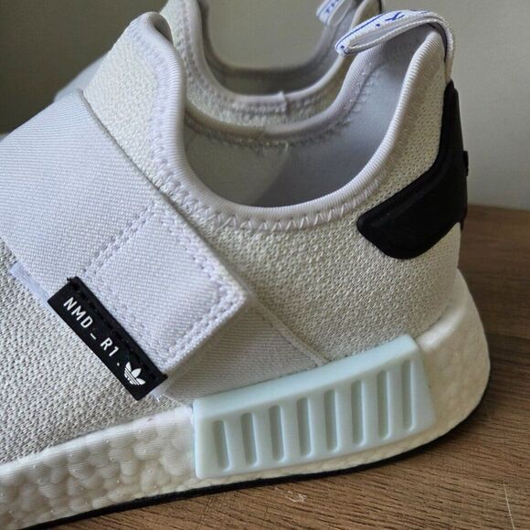 NWOB ADIDAS WHITE NMD - R1 THE BRAND WITH 3 STRIPES WOMENS SHOES SIZE 10 - Picture 6 of 16